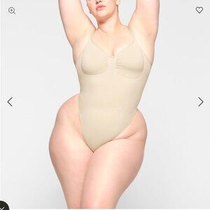 REPOSTING | NEW/NEVER TRIED ON - SKIMS Low Back Thong Bodysuit